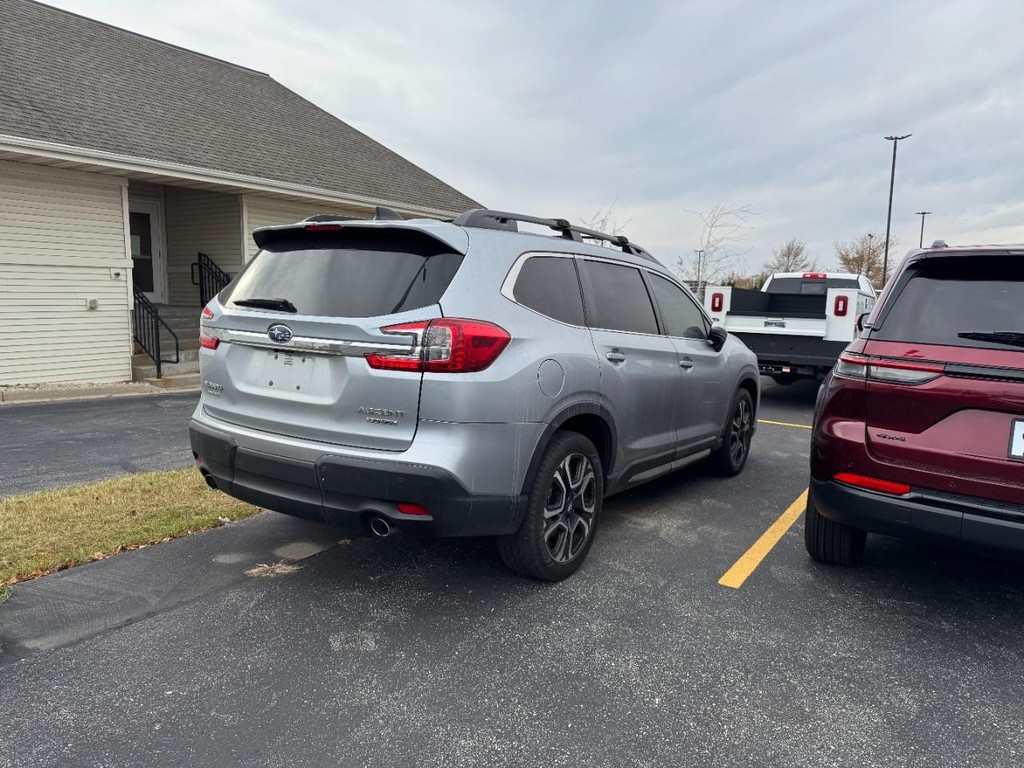 Subaru Ascent Vehicle Full-screen Gallery Image 03