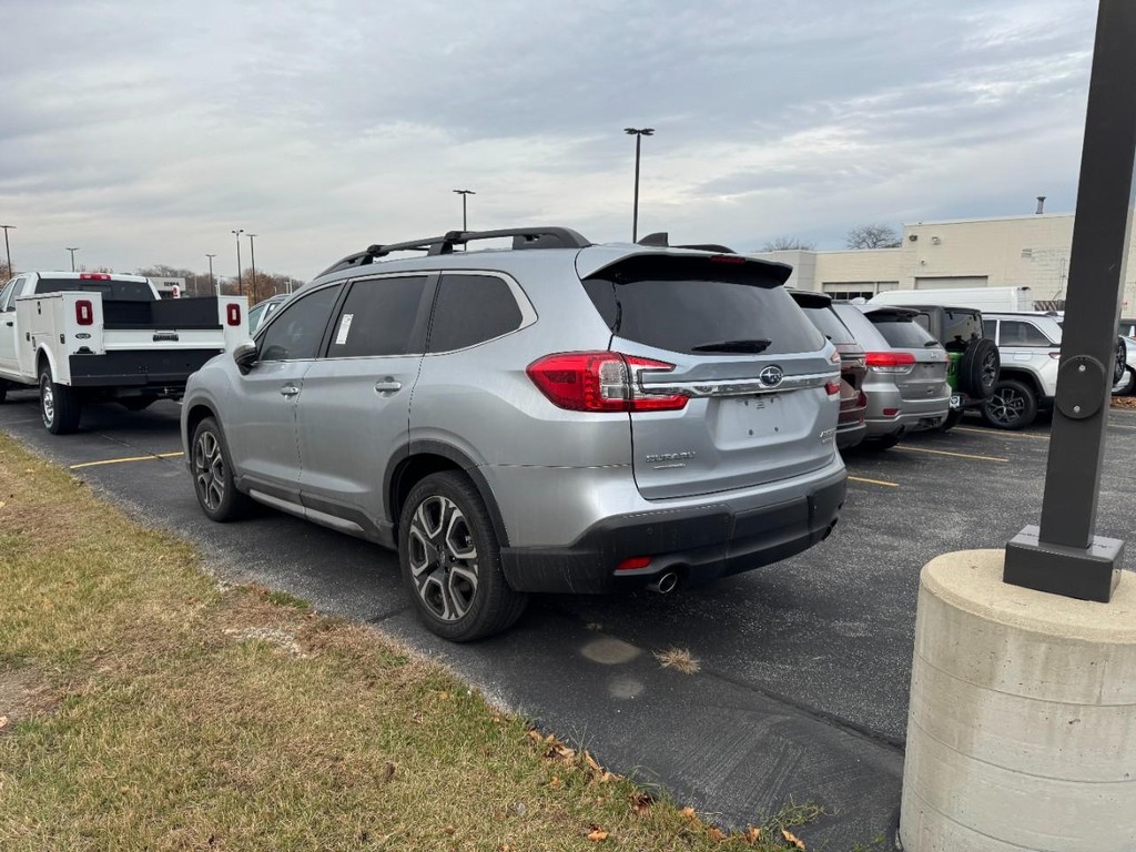 Subaru Ascent Vehicle Full-screen Gallery Image 04