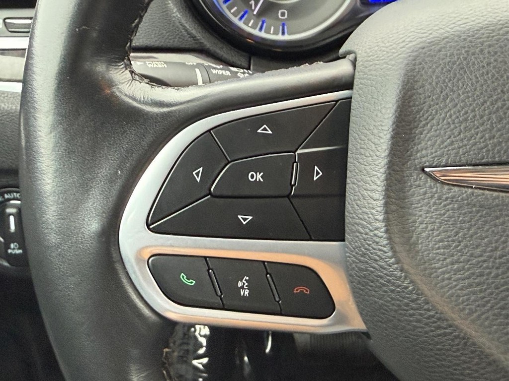 Chrysler 300 Vehicle Full-screen Gallery Image 11