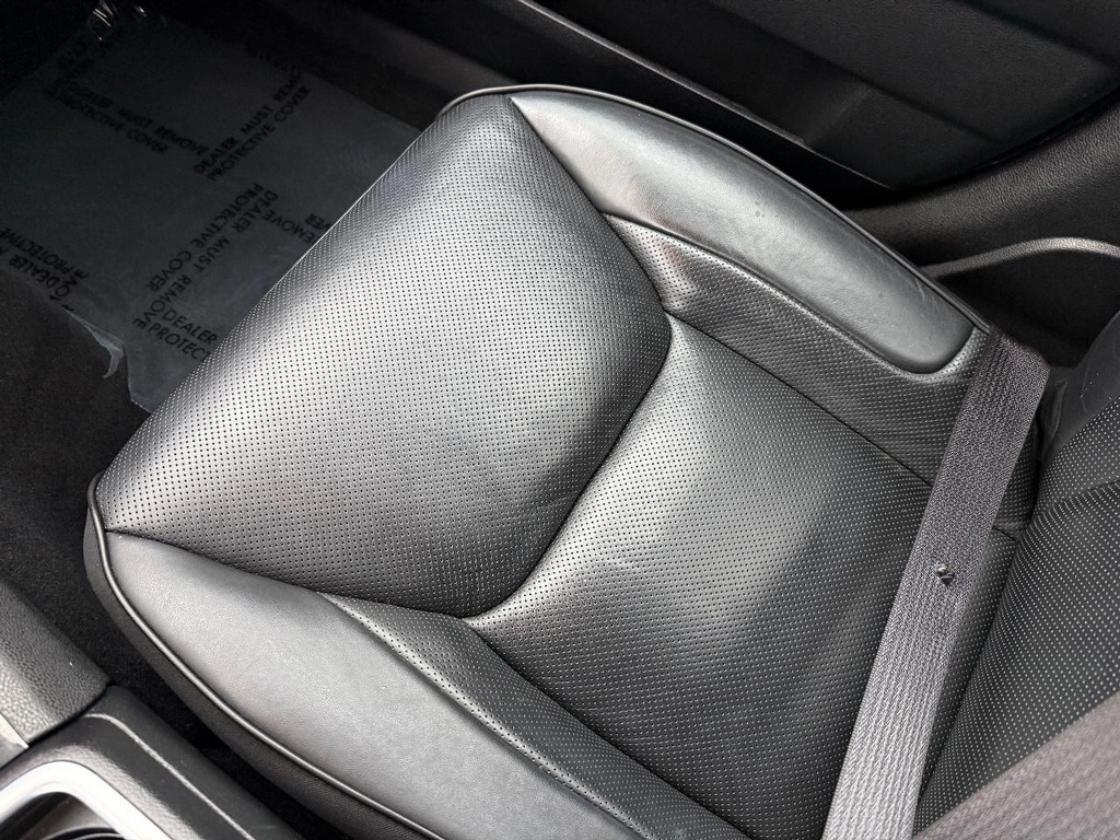 Chrysler 300 Vehicle Full-screen Gallery Image 18