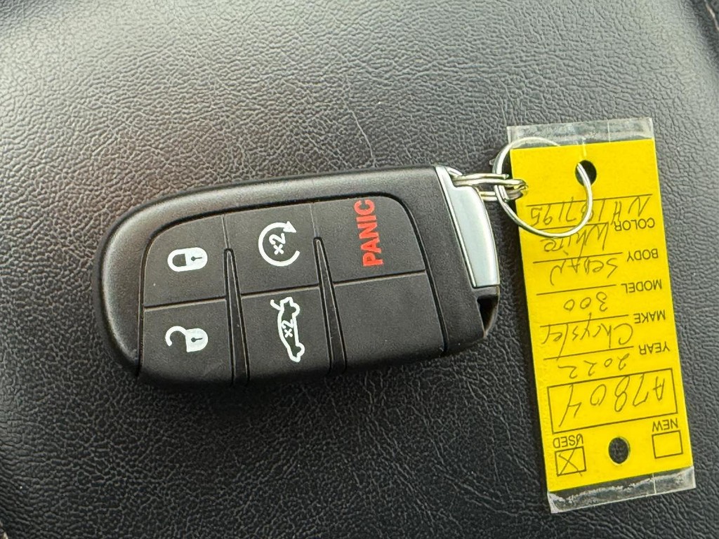 Chrysler 300 Vehicle Full-screen Gallery Image 21