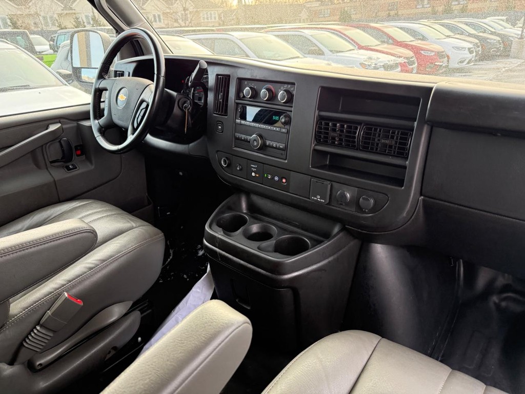 Chevrolet Express Passenger Vehicle Full-screen Gallery Image 08