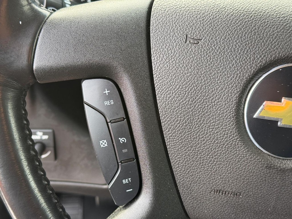 Chevrolet Express Passenger Vehicle Full-screen Gallery Image 12