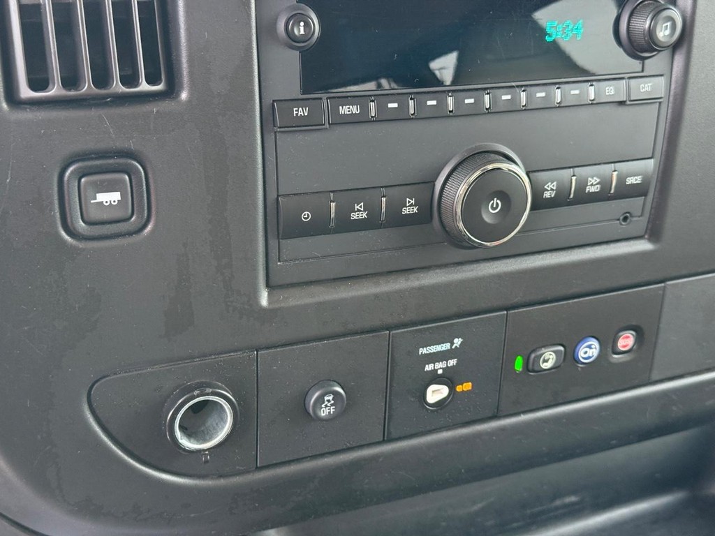 Chevrolet Express Passenger Vehicle Full-screen Gallery Image 16