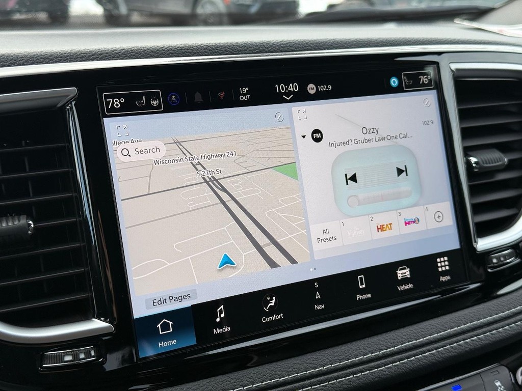 Chrysler Pacifica Vehicle Full-screen Gallery Image 20