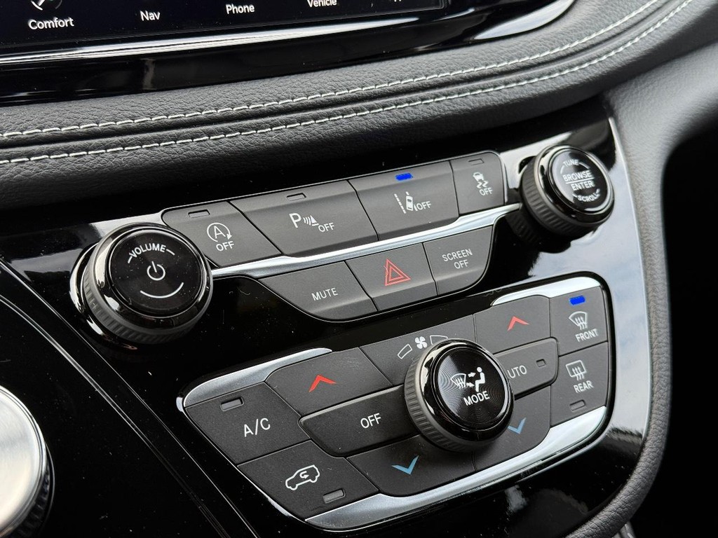 Chrysler Pacifica Vehicle Full-screen Gallery Image 23