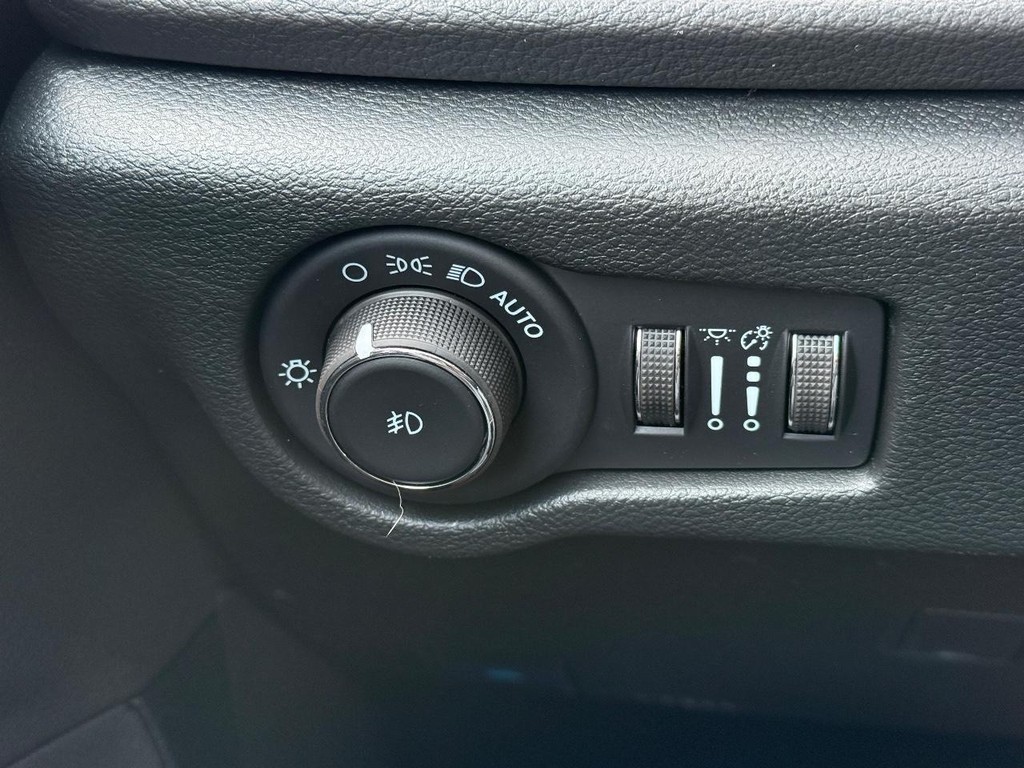 Chrysler Pacifica Vehicle Full-screen Gallery Image 25