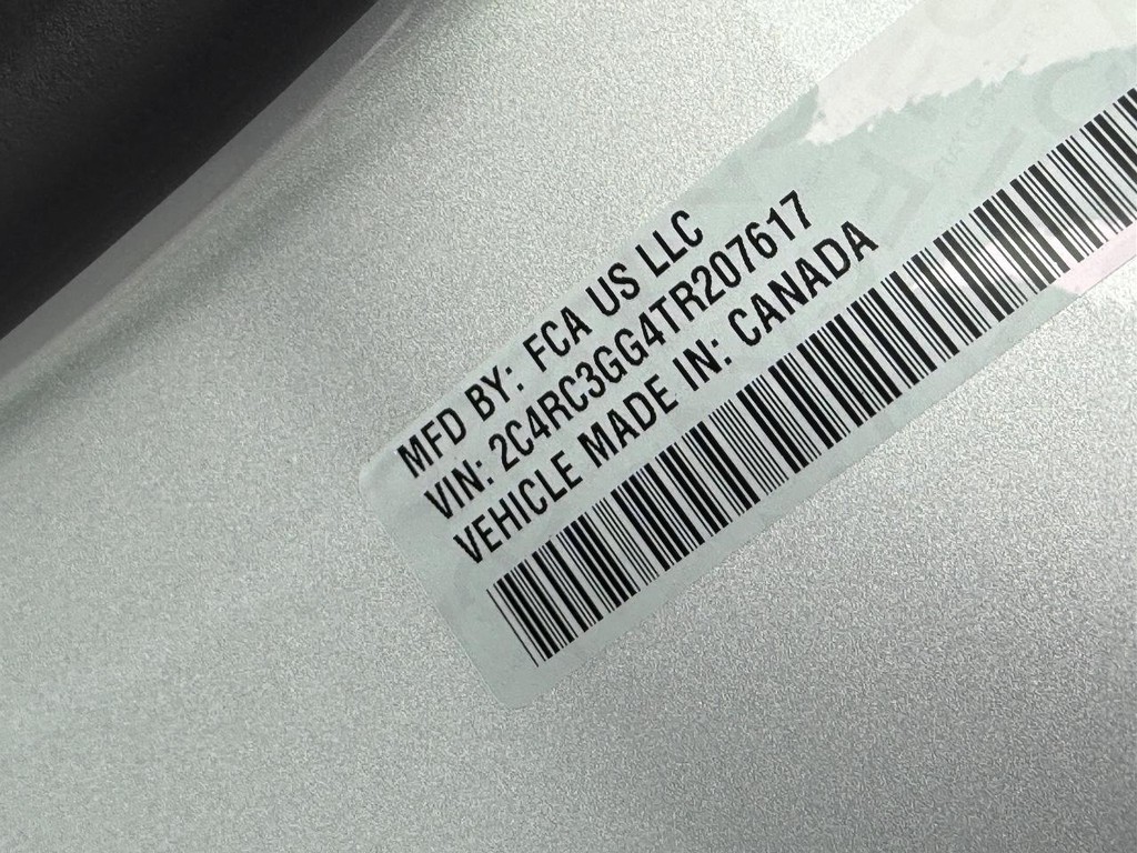 Chrysler Pacifica Vehicle Full-screen Gallery Image 26