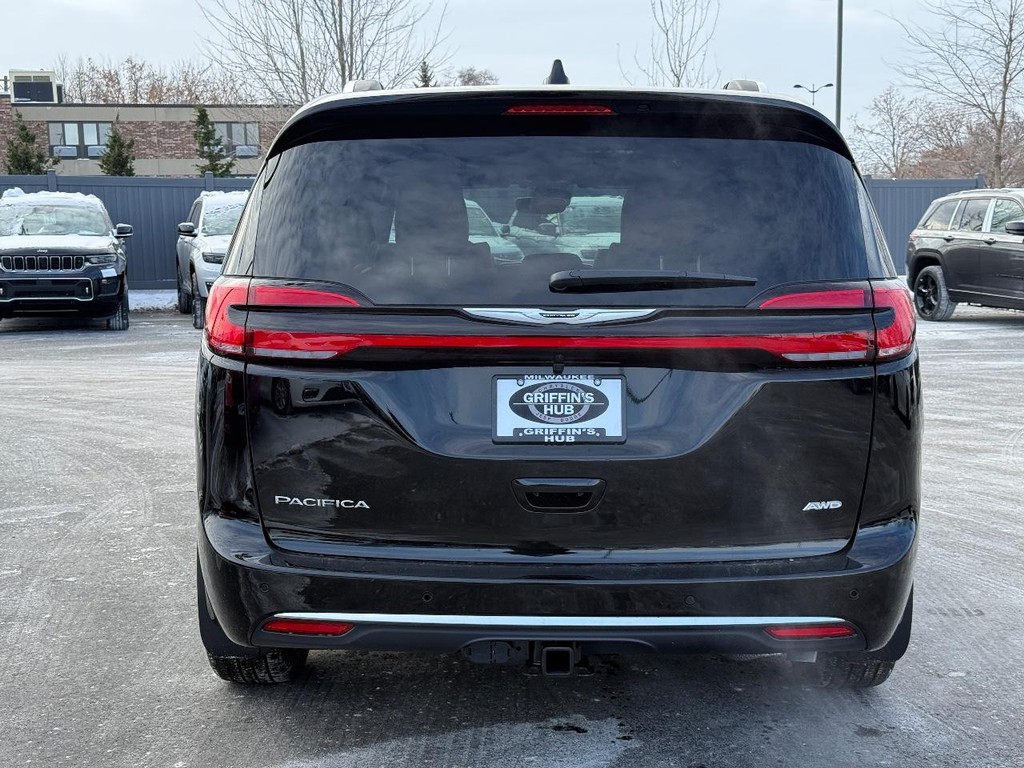 Chrysler Pacifica Vehicle Full-screen Gallery Image 04