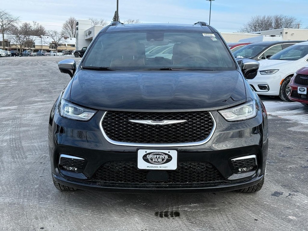 Chrysler Pacifica Vehicle Full-screen Gallery Image 06