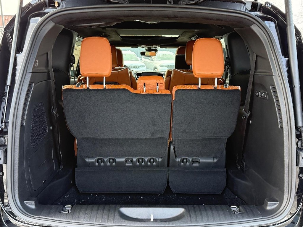 Chrysler Pacifica Vehicle Full-screen Gallery Image 07