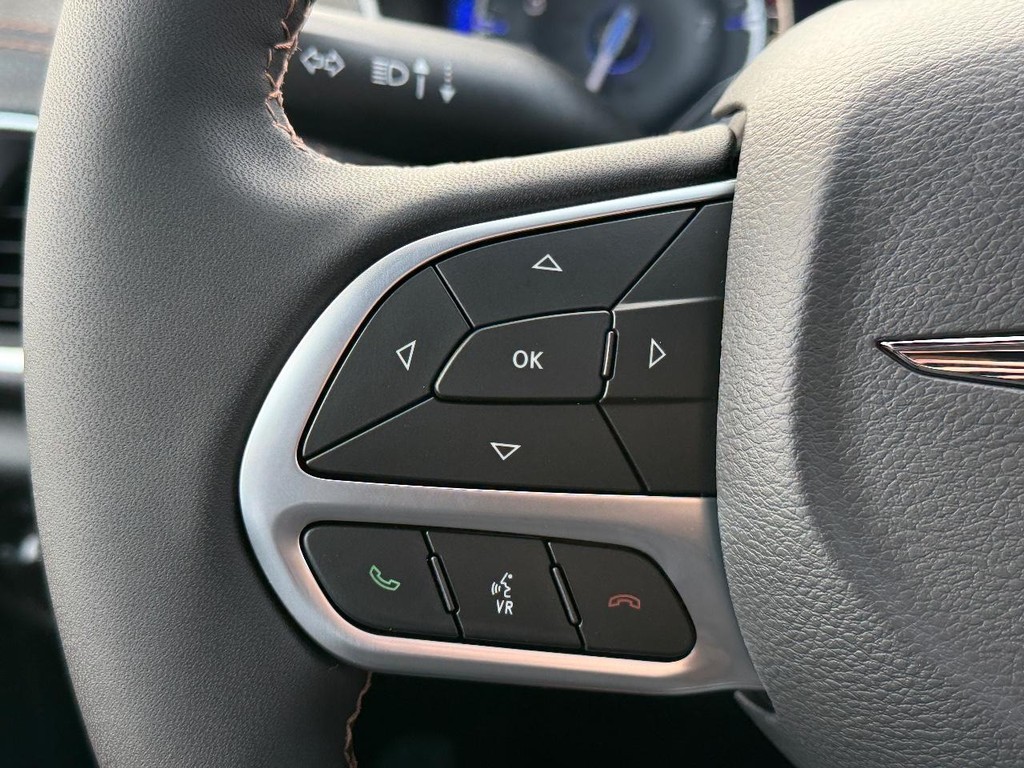 Chrysler Pacifica Vehicle Full-screen Gallery Image 18