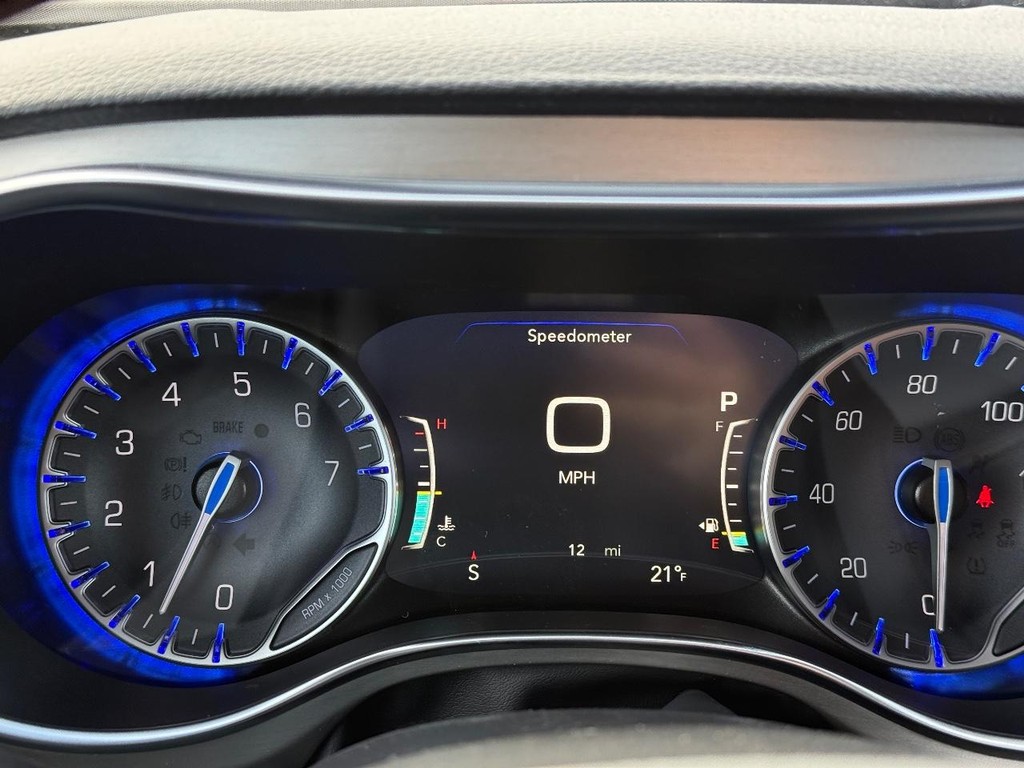 Chrysler Pacifica Vehicle Full-screen Gallery Image 20