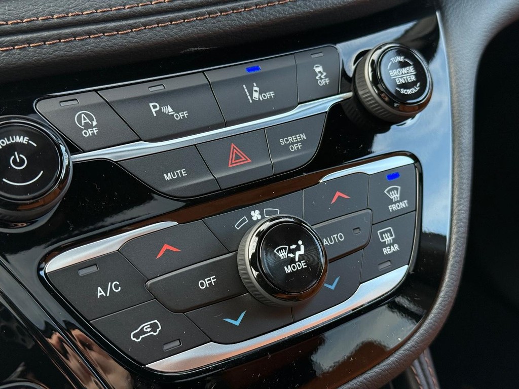 Chrysler Pacifica Vehicle Full-screen Gallery Image 23