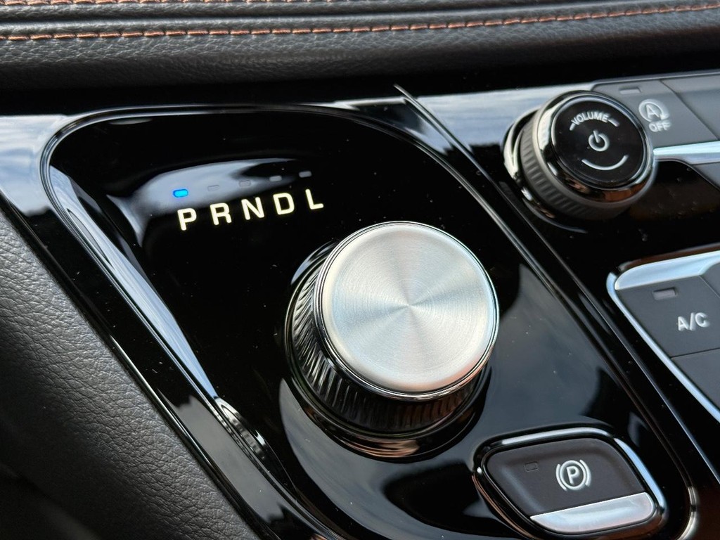 Chrysler Pacifica Vehicle Full-screen Gallery Image 24