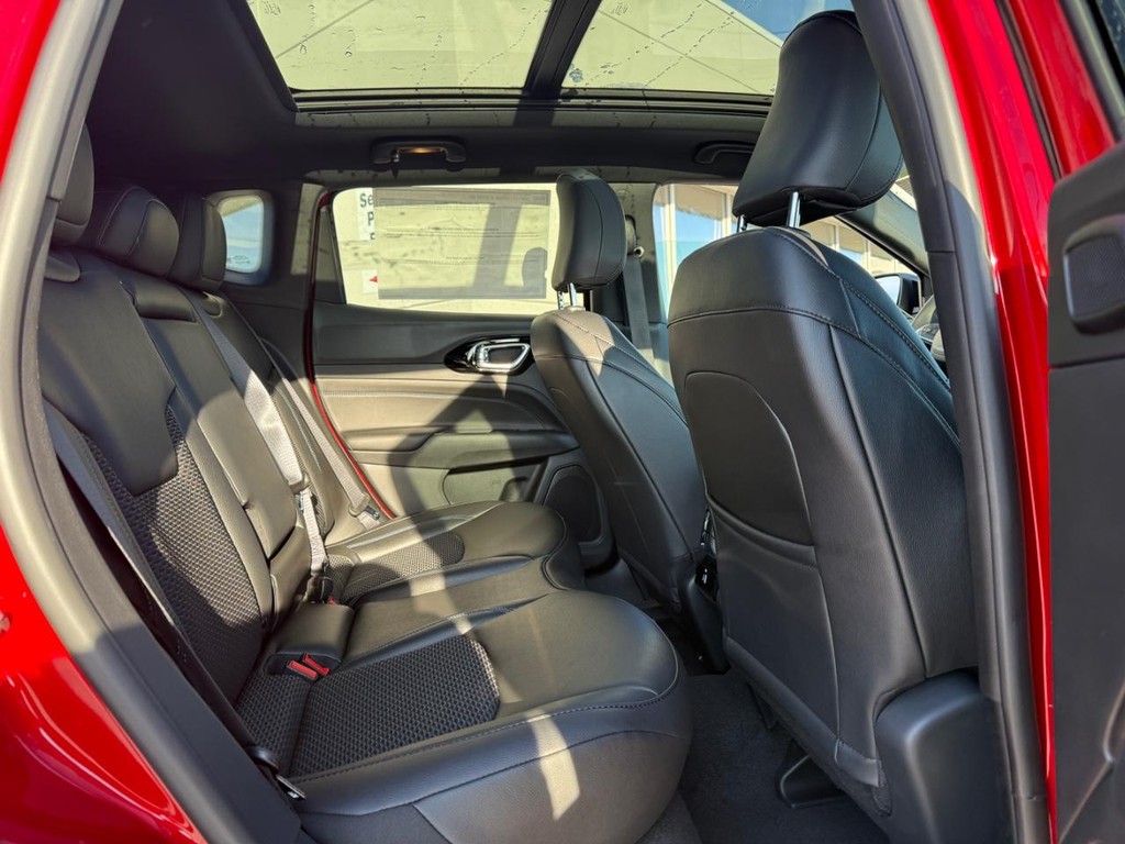 Jeep Compass Vehicle Full-screen Gallery Image 06