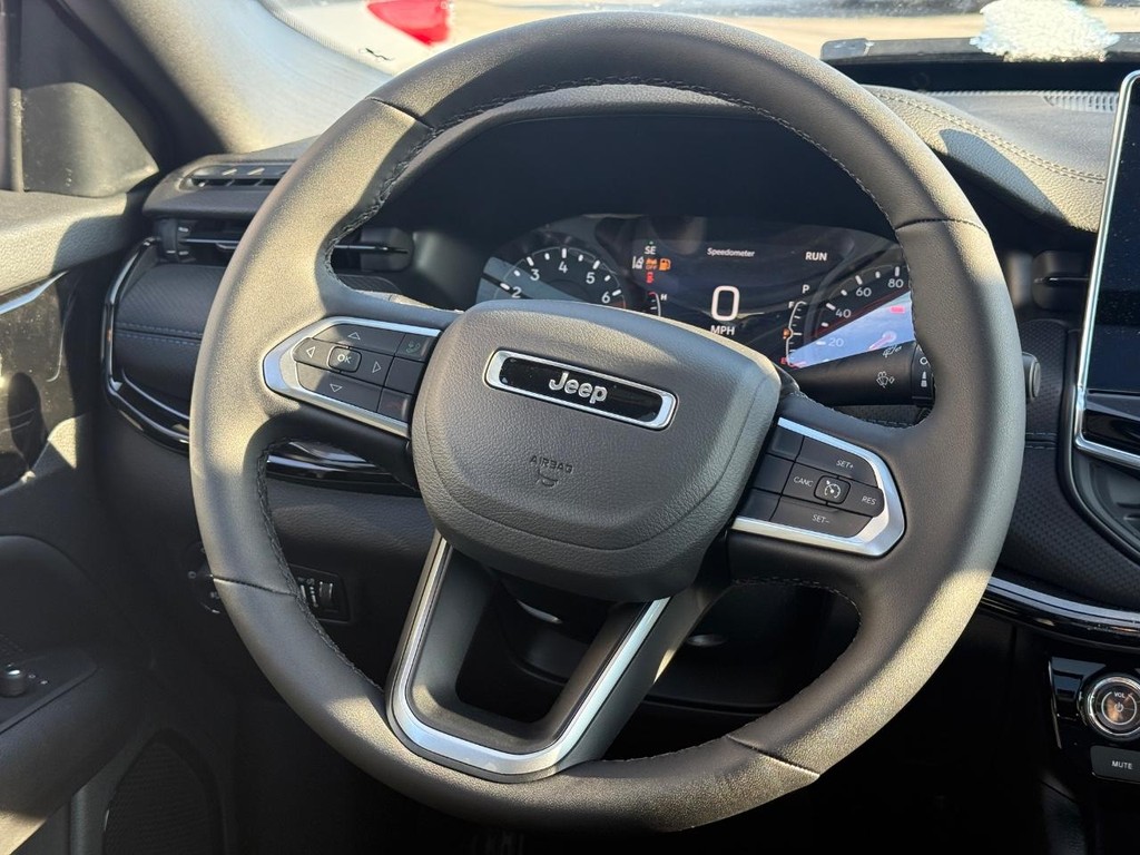 Jeep Compass Vehicle Full-screen Gallery Image 09