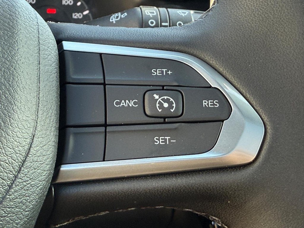 Jeep Compass Vehicle Full-screen Gallery Image 11