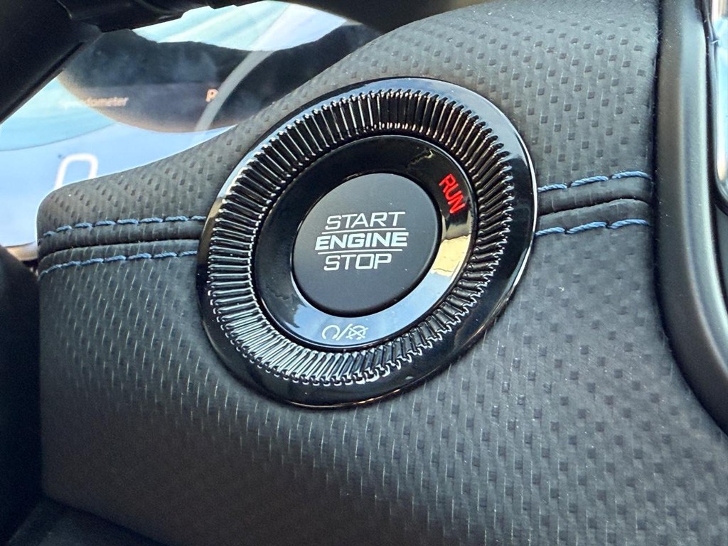 Jeep Compass Vehicle Full-screen Gallery Image 12