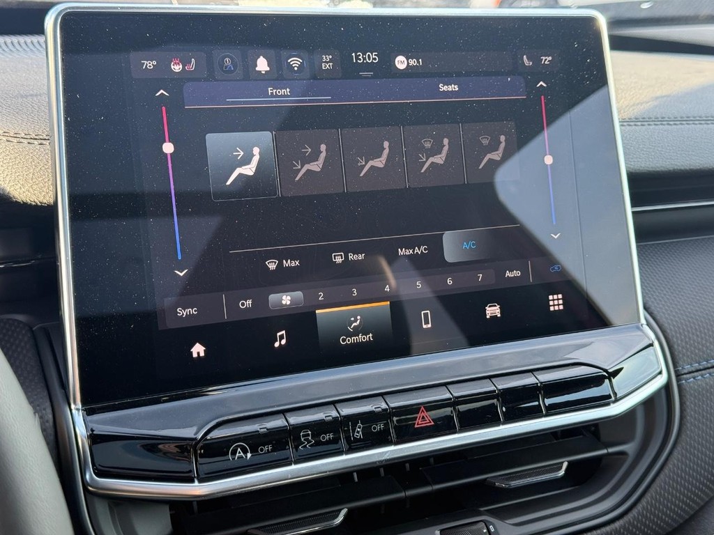 Jeep Compass Vehicle Full-screen Gallery Image 15