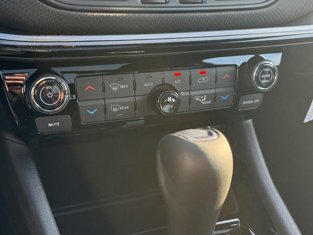 Jeep Compass Vehicle Full-screen Gallery Image 16