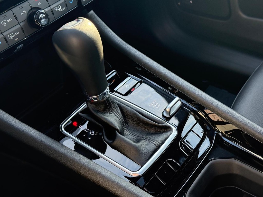 Jeep Compass Vehicle Full-screen Gallery Image 17