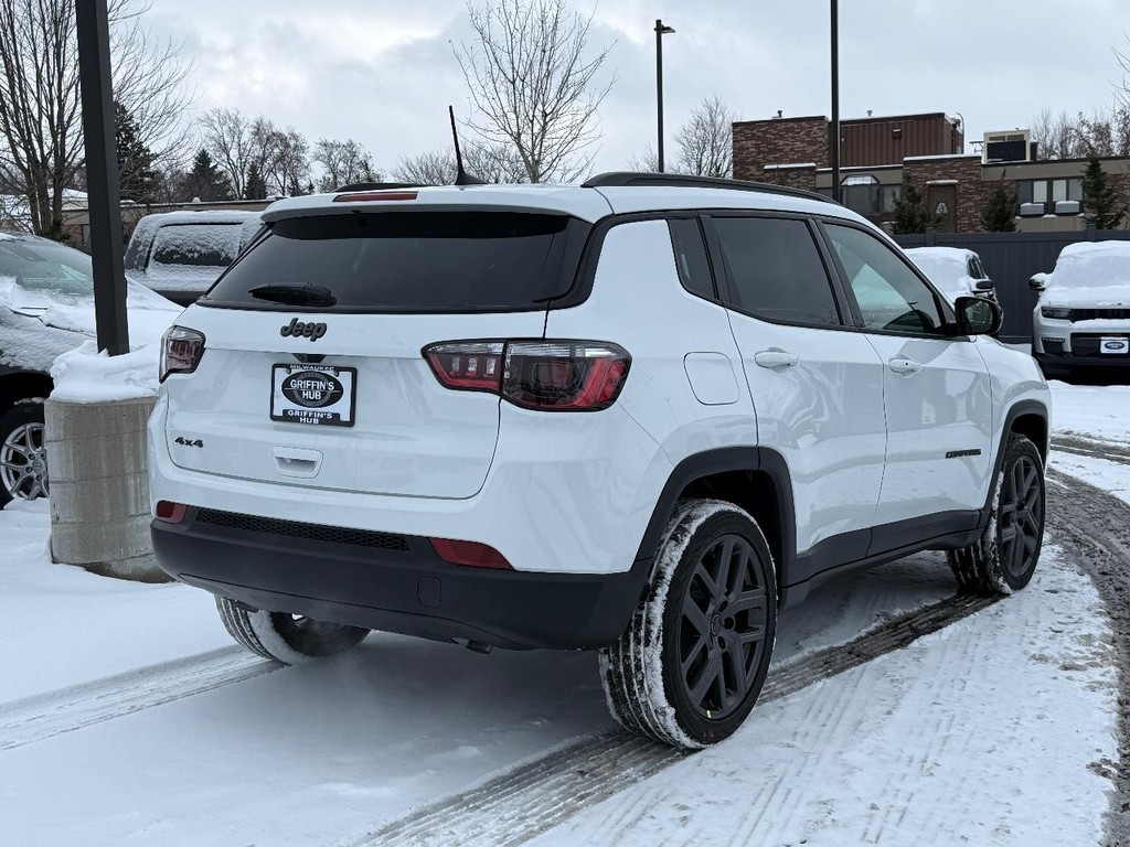 Jeep Compass Vehicle Full-screen Gallery Image 03
