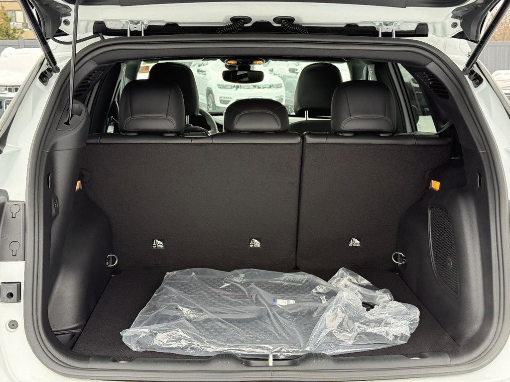 Jeep Compass Vehicle Full-screen Gallery Image 05