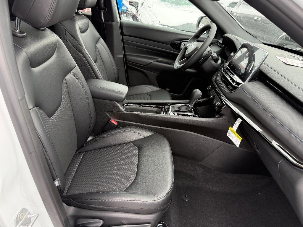 Jeep Compass Vehicle Full-screen Gallery Image 07