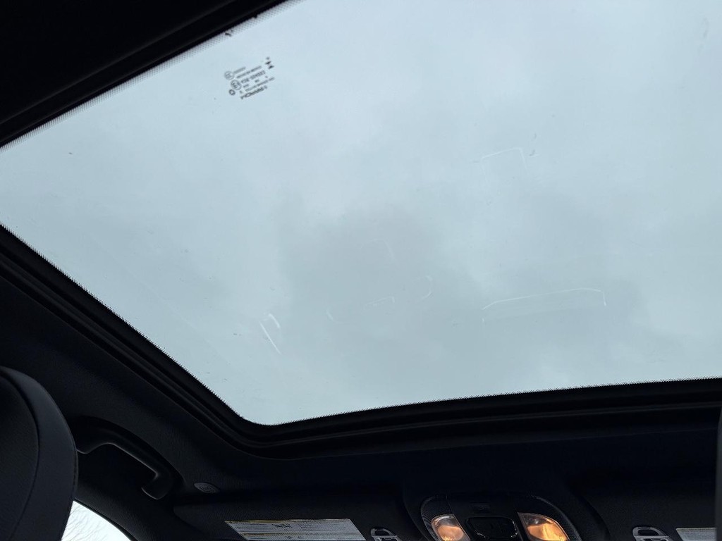 Jeep Compass Vehicle Full-screen Gallery Image 10