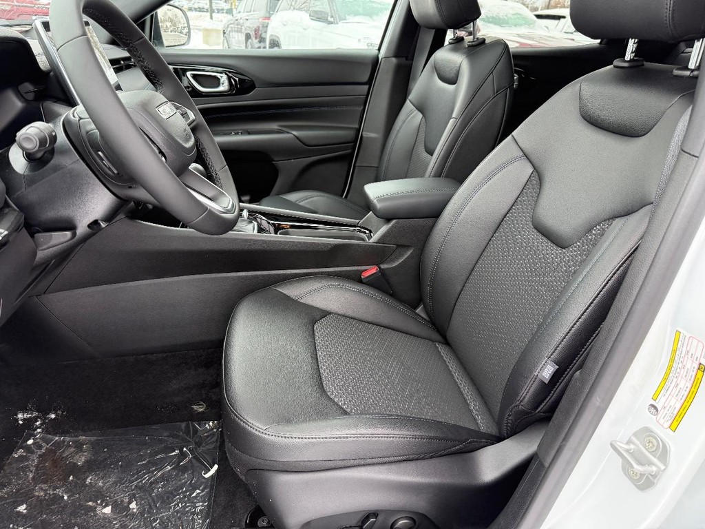 Jeep Compass Vehicle Full-screen Gallery Image 11