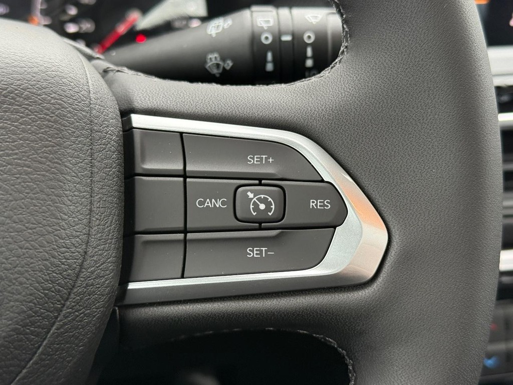 Jeep Compass Vehicle Full-screen Gallery Image 15