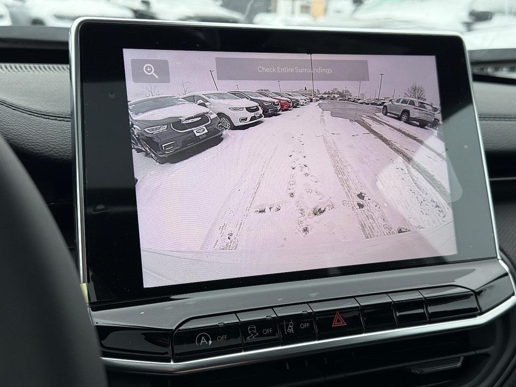 Jeep Compass Vehicle Full-screen Gallery Image 18