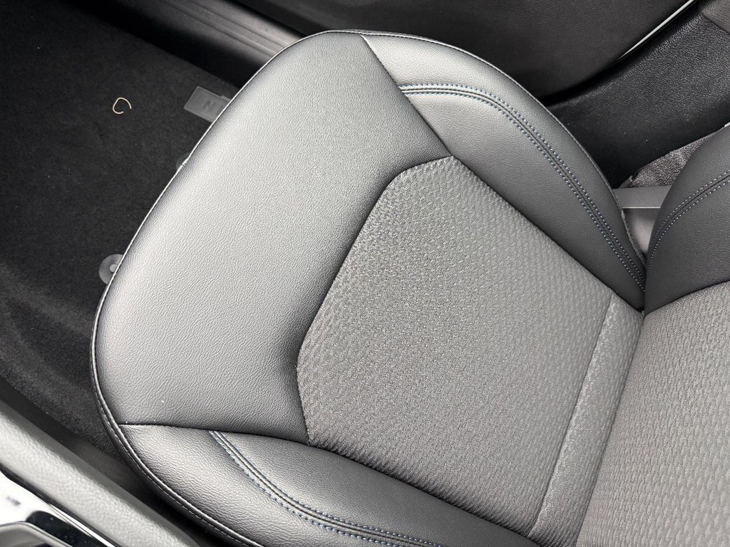 Jeep Compass Vehicle Full-screen Gallery Image 21