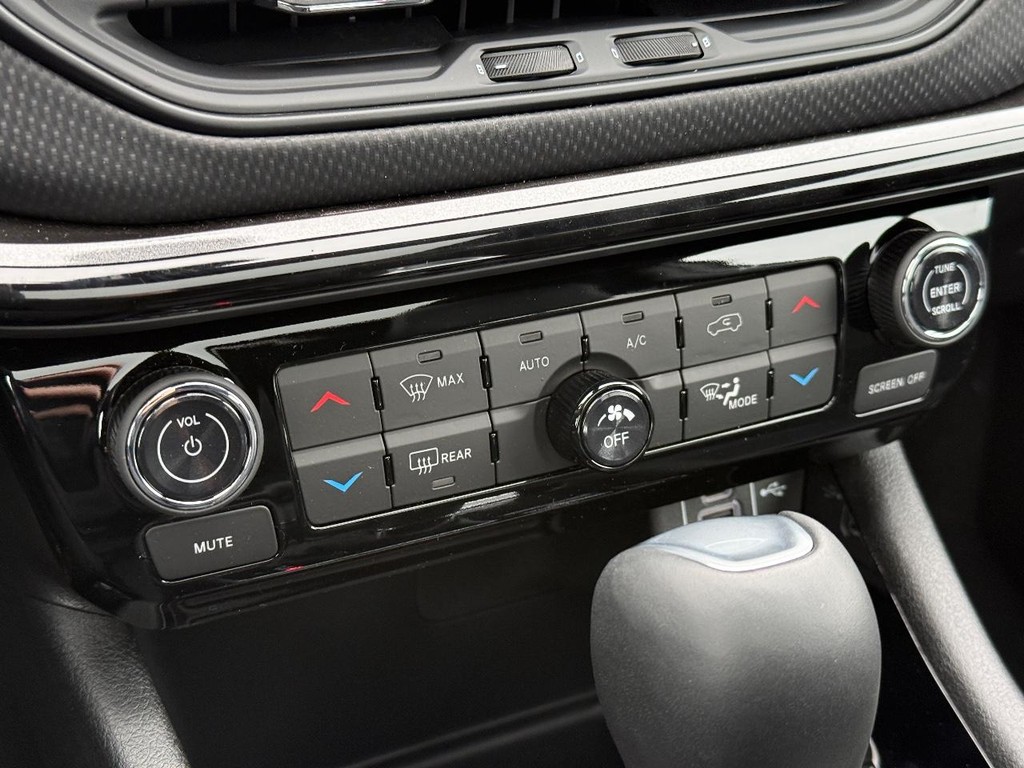 Jeep Compass Vehicle Full-screen Gallery Image 22