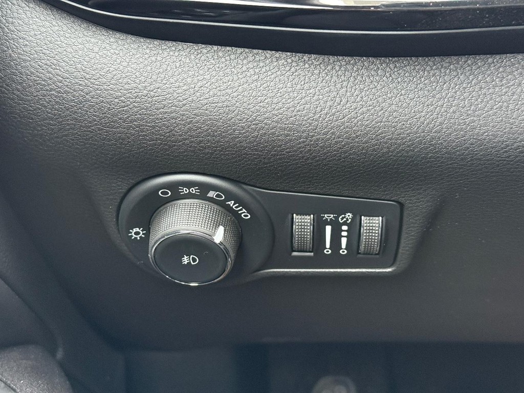 Jeep Compass Vehicle Full-screen Gallery Image 23