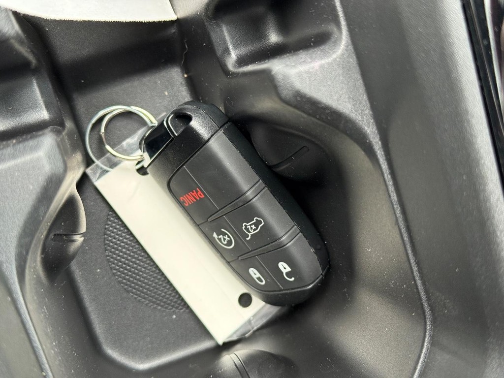 Jeep Compass Vehicle Full-screen Gallery Image 24