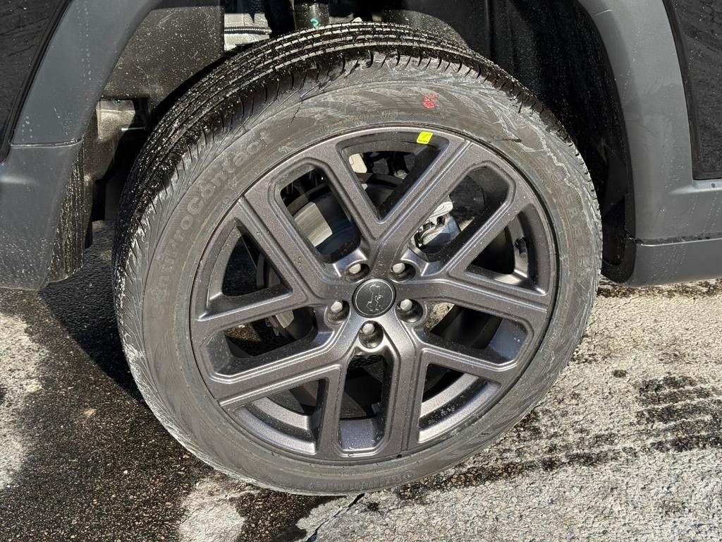 Jeep Compass Vehicle Full-screen Gallery Image 05