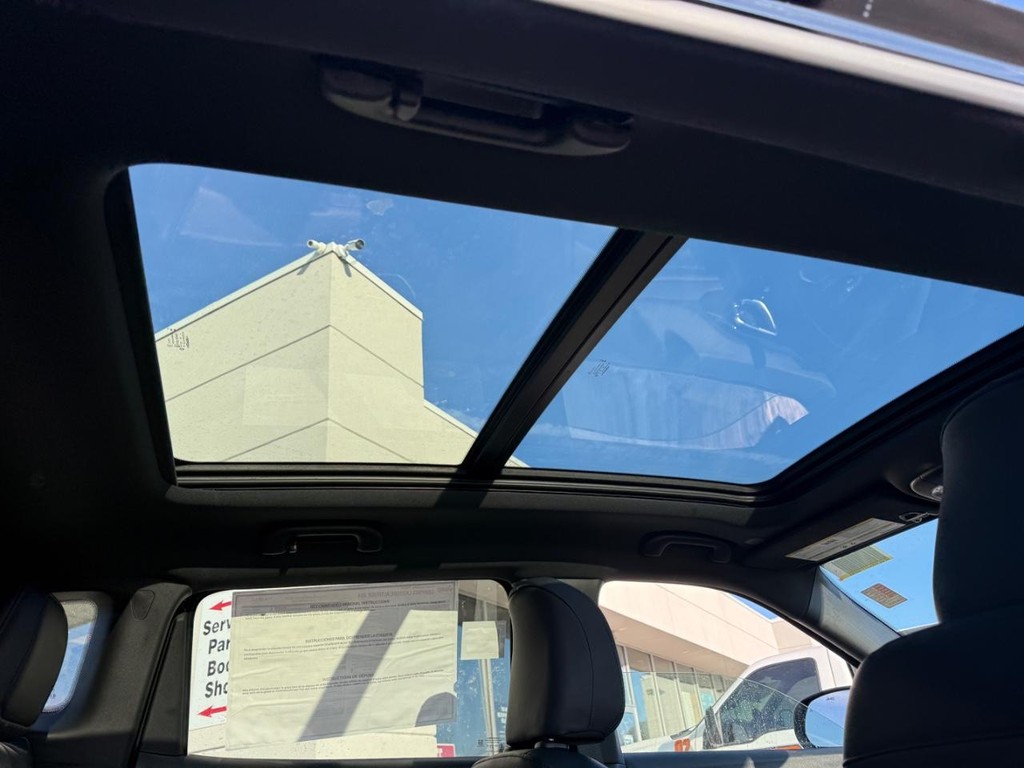 Jeep Compass Vehicle Full-screen Gallery Image 07