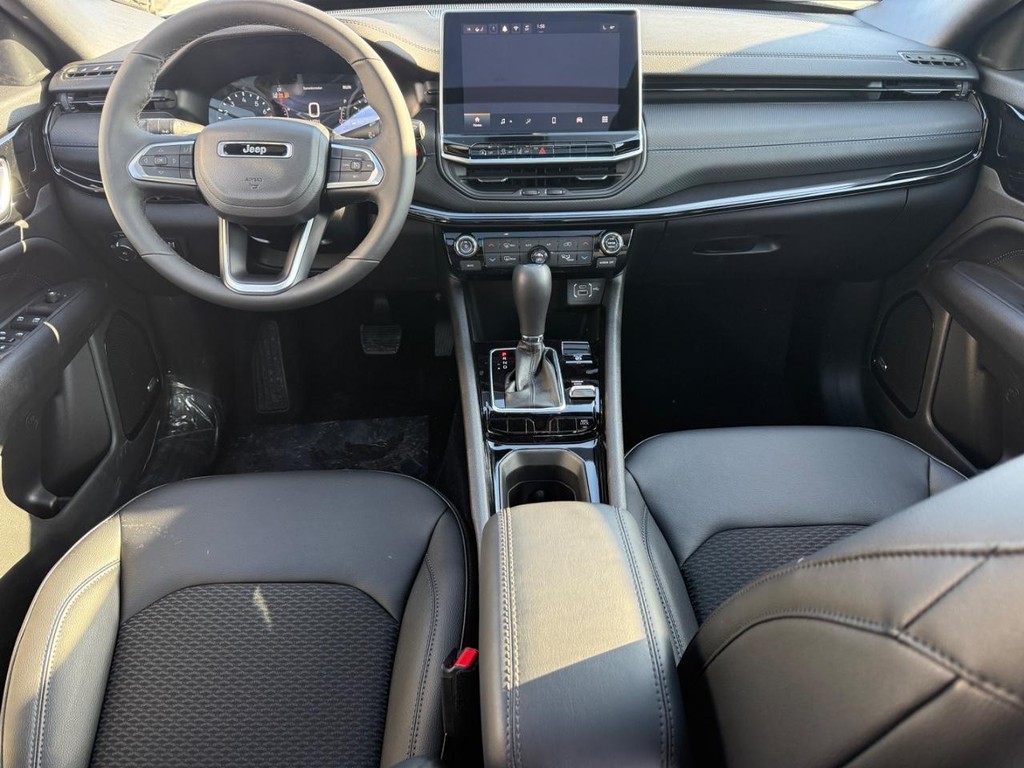 Jeep Compass Vehicle Full-screen Gallery Image 08