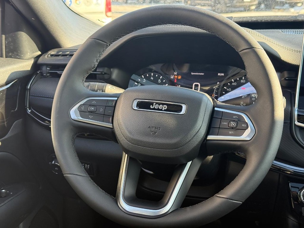 Jeep Compass Vehicle Full-screen Gallery Image 09