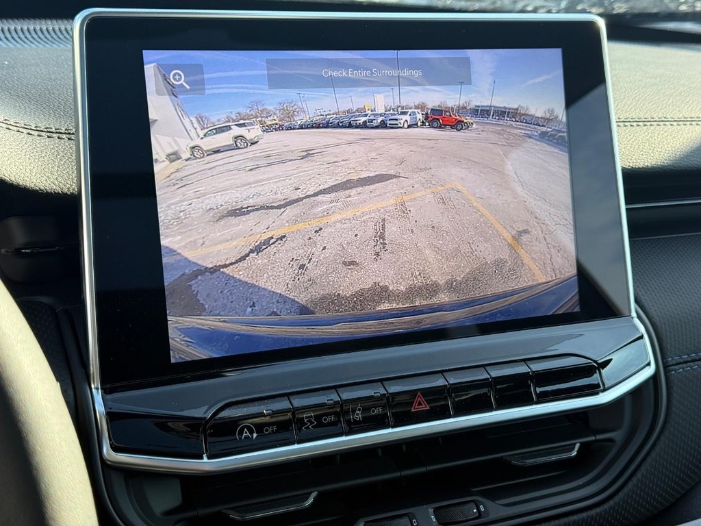 Jeep Compass Vehicle Full-screen Gallery Image 13