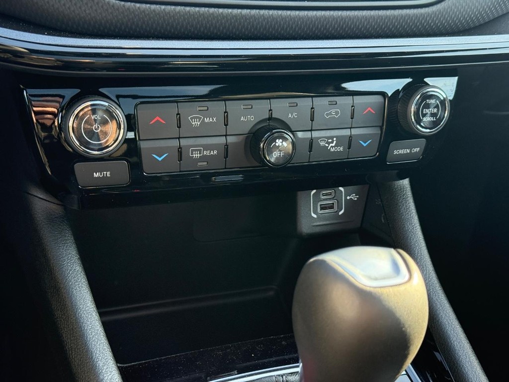 Jeep Compass Vehicle Full-screen Gallery Image 14