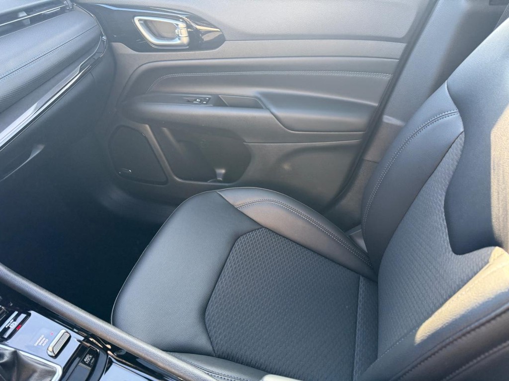 Jeep Compass Vehicle Full-screen Gallery Image 16