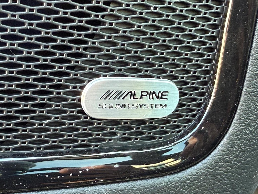 Jeep Compass Vehicle Full-screen Gallery Image 17