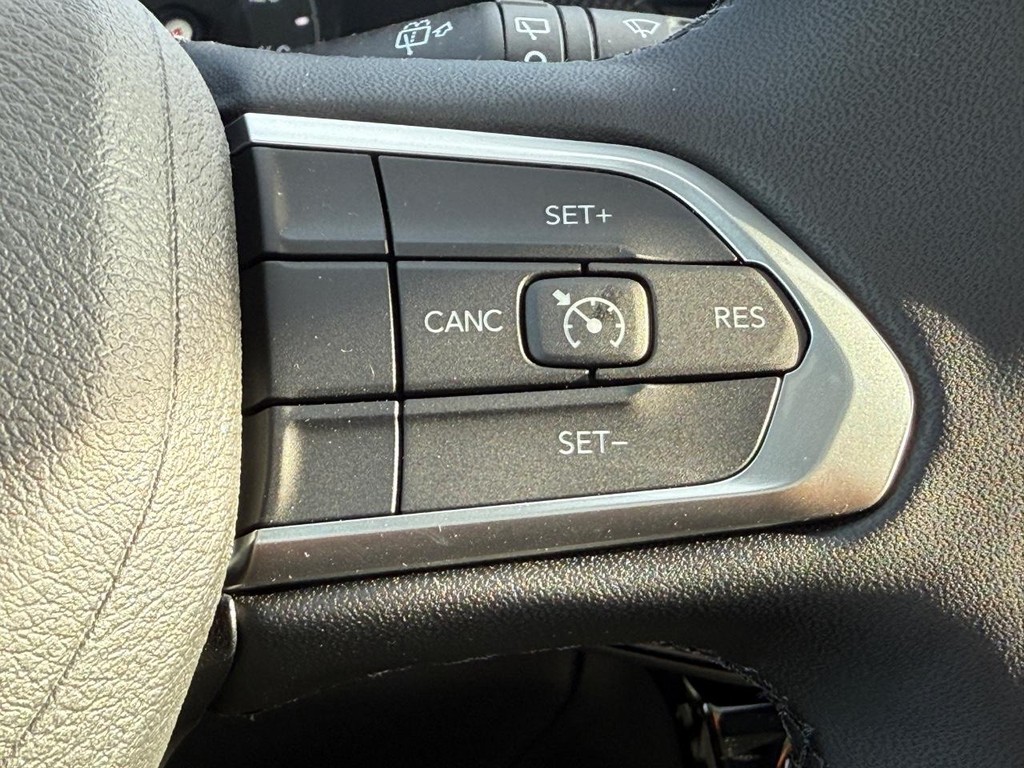 Jeep Compass Vehicle Full-screen Gallery Image 09