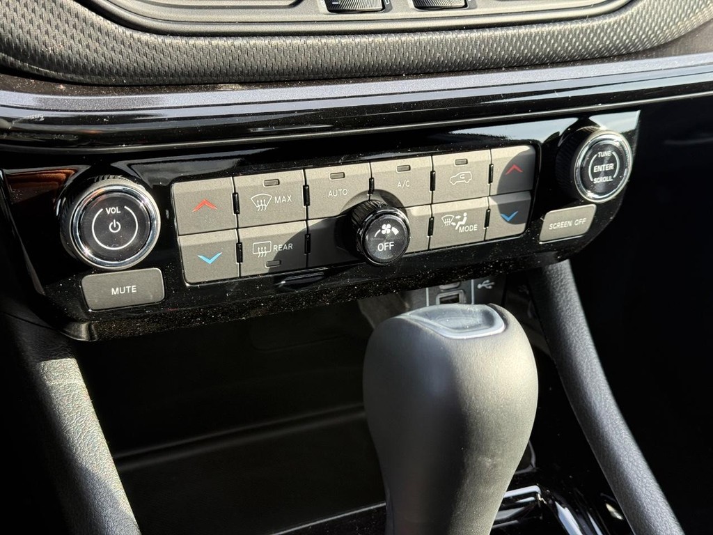 Jeep Compass Vehicle Full-screen Gallery Image 14