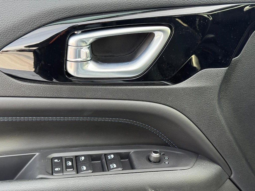 Jeep Compass Vehicle Full-screen Gallery Image 17