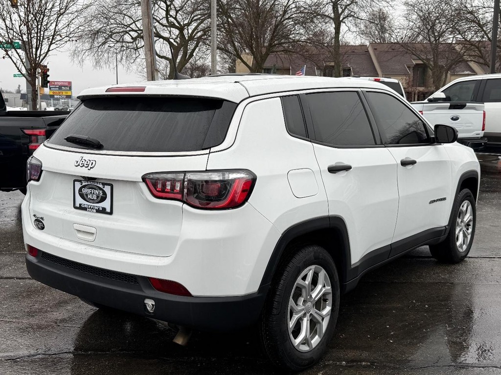Jeep Compass Vehicle Full-screen Gallery Image 03