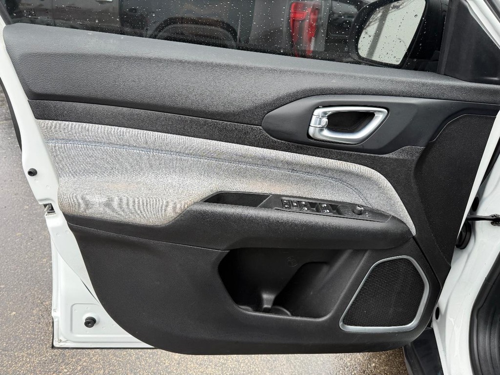 Jeep Compass Vehicle Full-screen Gallery Image 09